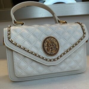 Elegant White Quilted Handbag with Gold Chain